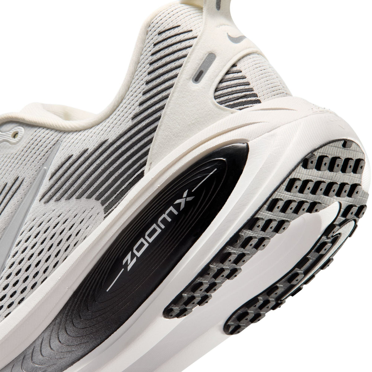 NIKE VOMERO 18 סניקרס