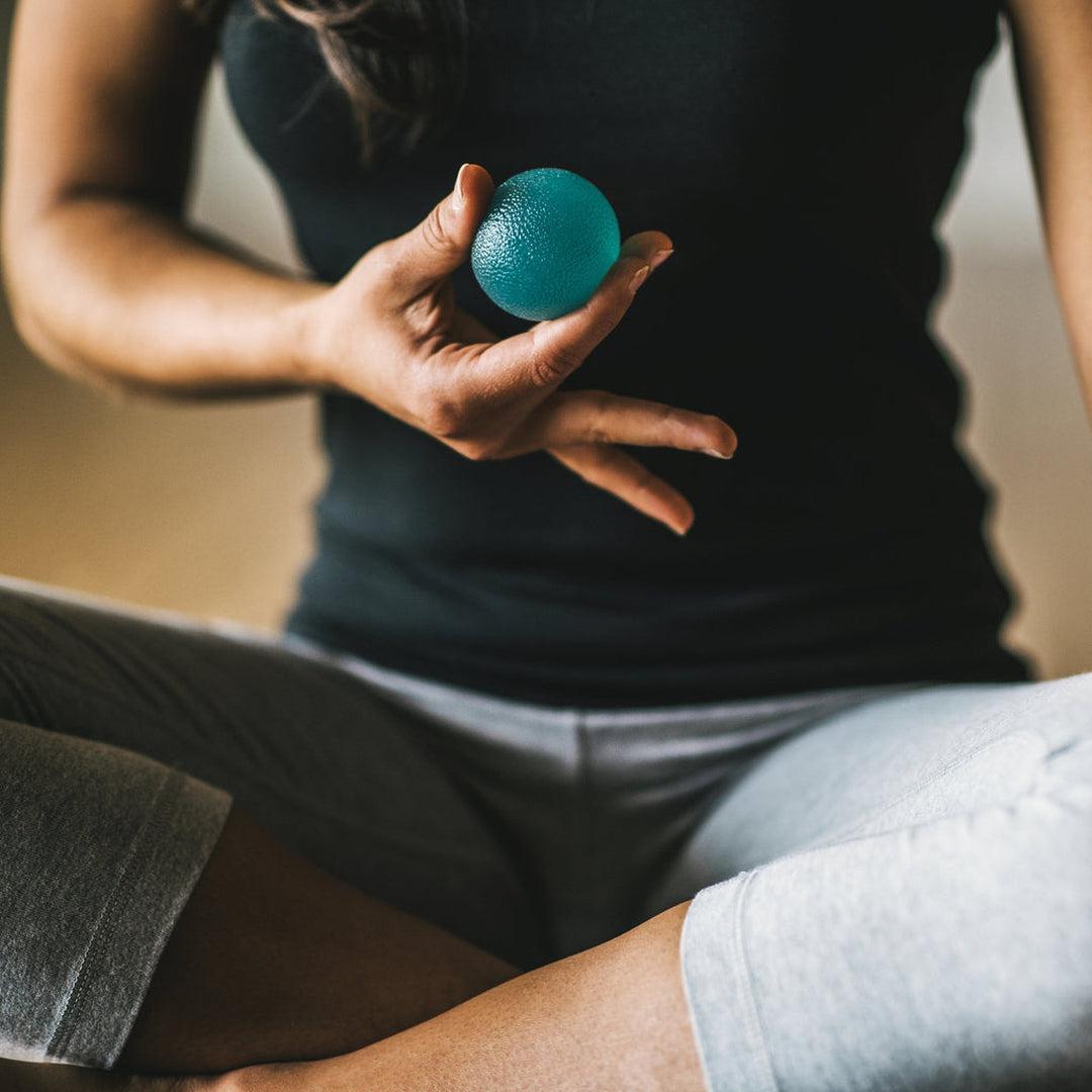 סט 3 כדורי סיליקון לתרגול כף היד Gaiam Restore Hand Therapy Kit